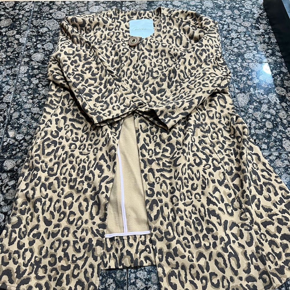 Woman’s medium CAbi cheetah coat